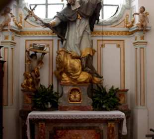 Einer der Seitenaltere