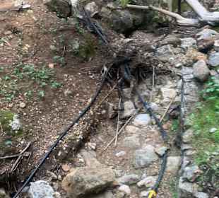 Einer der schönen künstlichen "Wasserfälle "