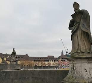 Blick von der Alten Mainbrücke in Würzburg