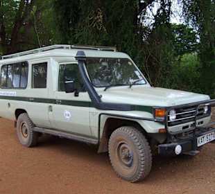 Landcruiser von DM Tours