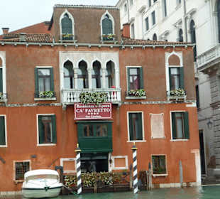 Fassaden Venedigs vom Vaporetto aus gesehn