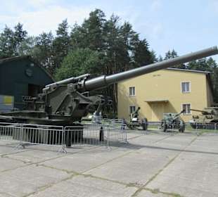 Auf dem Gelände des Militärmuseums Lesany