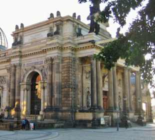 Ab Brühlsche T.: Kunsthalle (Kunstakademie)