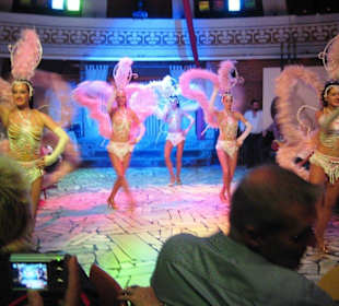 Showprogramm im Königszelt