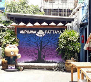 Zahlreiche kleine Shops im Markt