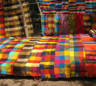 Fliegende Händler in der Ruinenanlage