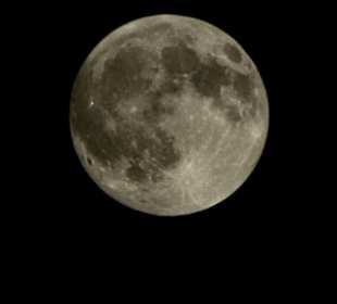 Mond am Hafen von Lazise