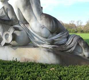 Skulptur Wasser- und Wiesennymphe