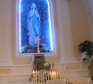 Sanktuarium SS.Trinita Montagna Spaccata