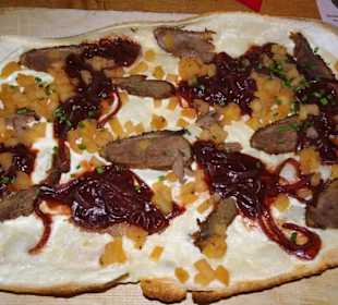 Flammkuchen mit Entenbrust und Blaukraut