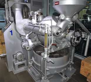 In der gläsernen Produktion des Schokoladenmuseums