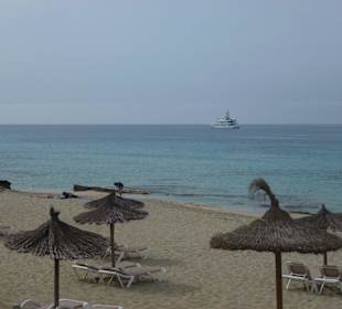 150 Meter links vom Hotelstrand entfernt