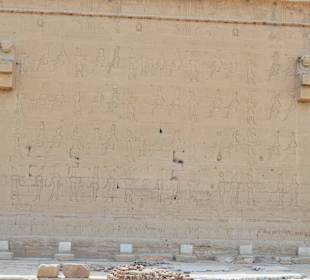 Стена храма