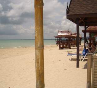 White Sand Beach rechts Sitzgelegenheiten