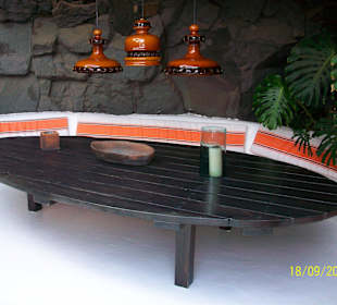 Sitzbank nahe Grill
