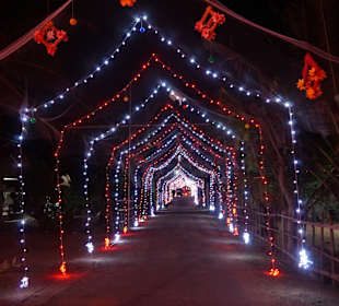 Geschmückte Straßen zum Fest