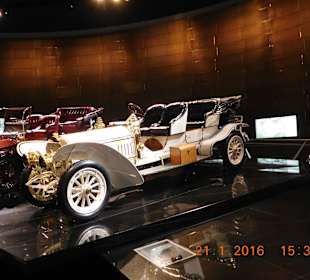 Музей Мерседес-Бенц