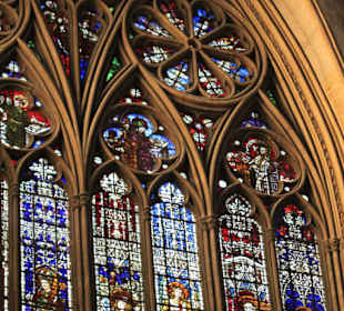 Die Kathedrale ist bekannt für ihre Bleiglasfenste