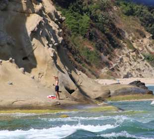 Hinter dem Felsen eine schöne Bucht