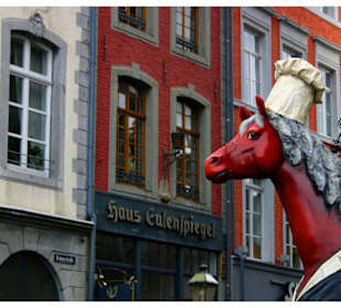 Pferdeskulptur auf dem Marktplatz