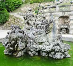 Spaziergang durch den Schlosspark Fantaisie