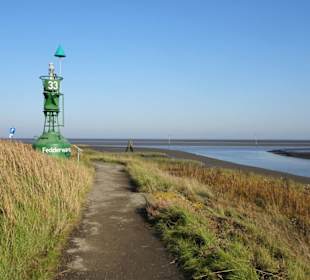 Die Hafenmündung mit Leuchtfeuer
