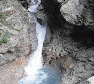 Wasserfall entlang der Schlucht