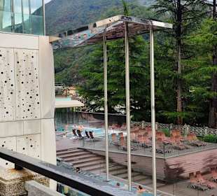 Außenbecken und Whirlpools der Therme