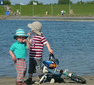 Kinder Am Sandstrand Perlebucht in Büsum