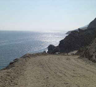 Weg hinab zur Embros Therme