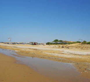 Der Strand Richtung Hafen