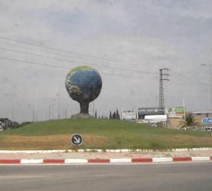 Kreisverkehr vor dem Flughafen Monastir