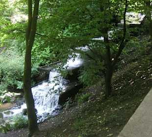 Idyllische Wassertreppe