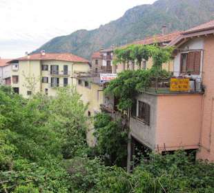 Der wunderschöne Bergort Stazzona