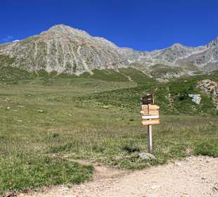 Wanderwegweiser zum Hirzer