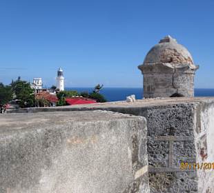 Leuchtturm im Hintergrund