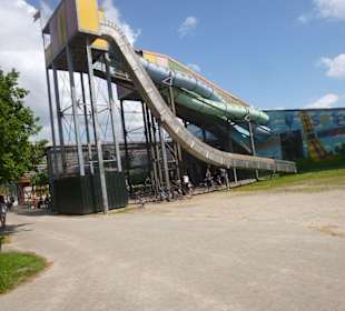 Große Rutsche im Indoorbereich