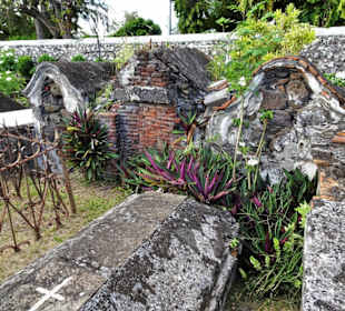 Rundgang über den alten Friedhof am Meer