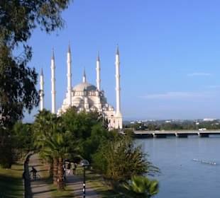 Parkanlage Richtung Moschee