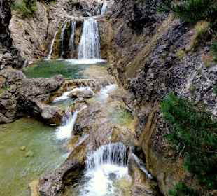 Der imposante untere Wasserfall