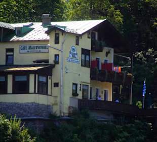 Wirtschaft mit Zoom gegenüber der Anlegestelle