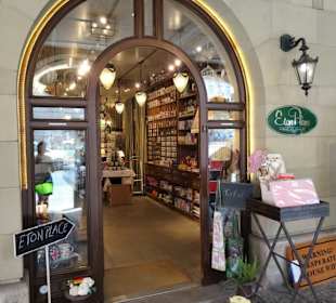 Eingang zum Eton Place