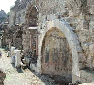 Ausgrabungen an der Staße nach Side