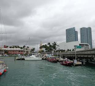 Abfahrt Bayside Bootshafen