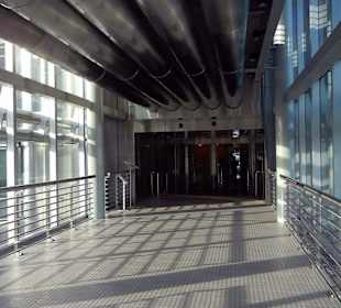 Auf der Skybridge der Petronas Twin Towers