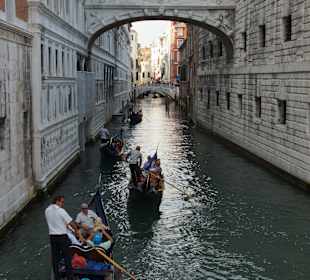 Seufzerbrücke mit Gondoliere