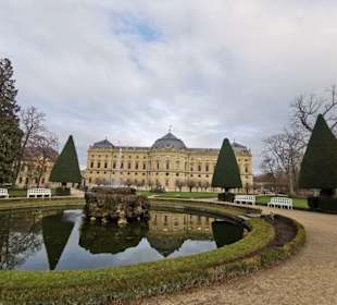 Wasserbassin mit Brunnen