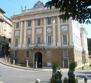 Palazzo Medalogo-Albani