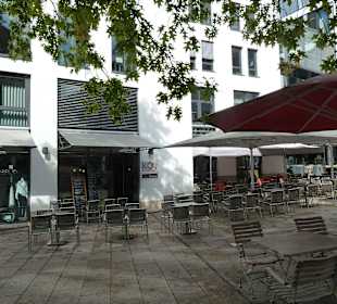 Mit großer Terrasse, Neuer Platz 7