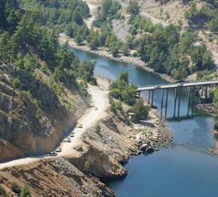 Blick auf die Brücke und die Auffahrt